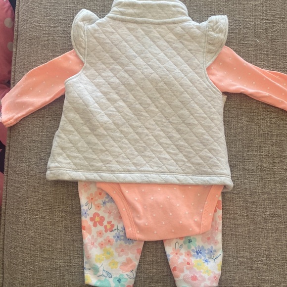 Carters 3 piece onesie, pants and vest set 3 months - Picture 3 of 4